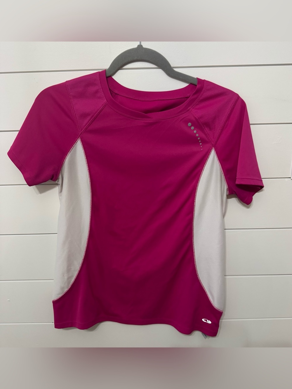 Athletic shirt